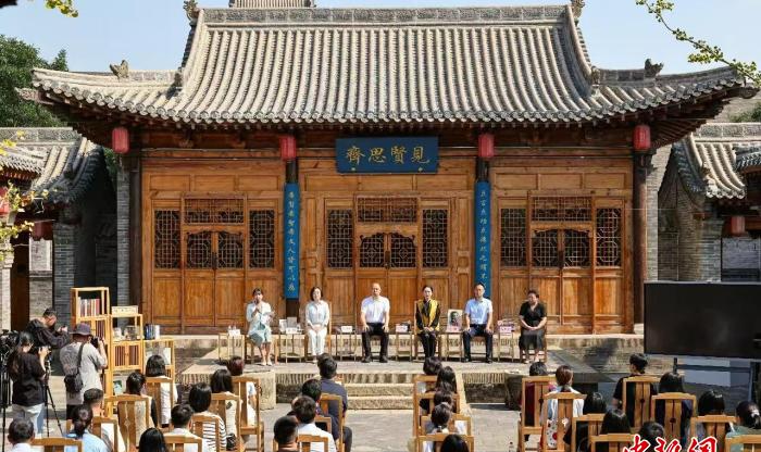从“卖场”变“磁场” 线上阅读时代实体书店破局新路